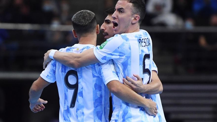 El triunfo de la Selección argentina de Futsal ante Brasil y el pase a la final del Mundial, en imágenes