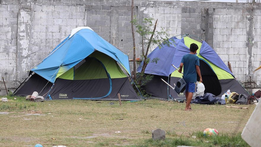 Familias migrantes sobrepasan capacidad de albergues en la mexicana Matamoros