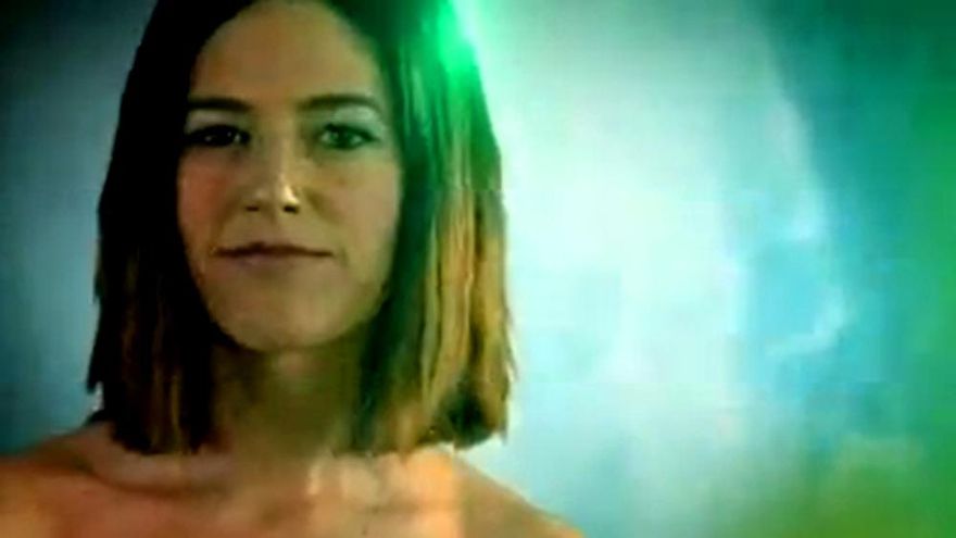 'Cazamariposas' emula a los presentadores de 'Supervivientes' en su exótico avance