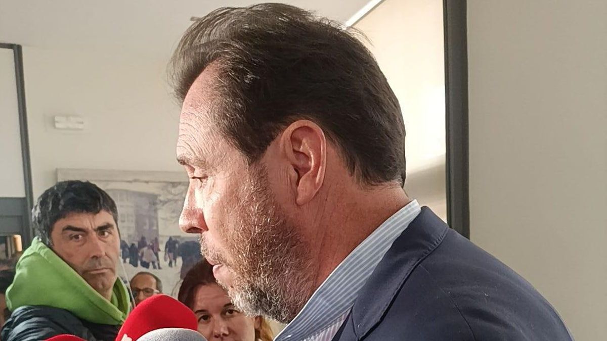 El ministro de Transportes avanza que desvelará en julio el proyecto de la estación AVE de Reinosa y recuperará en otoño la parada del Alvia