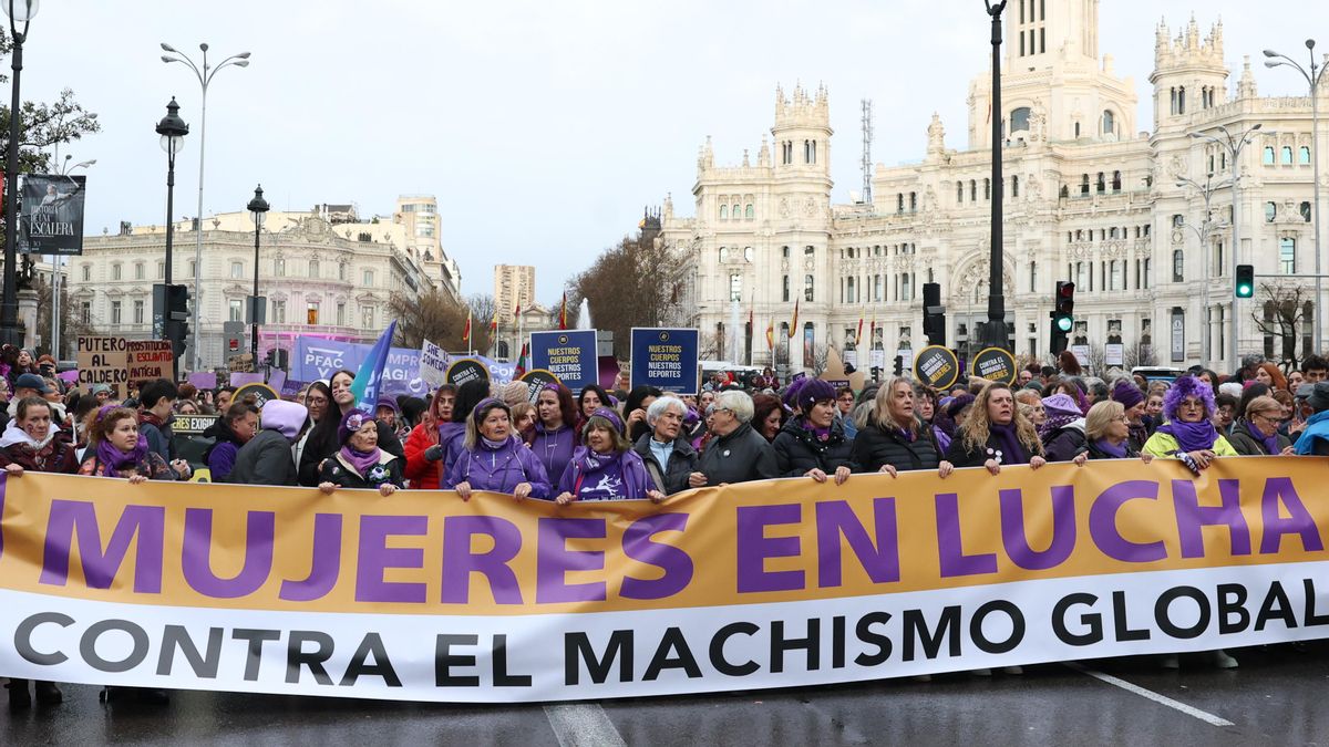 La cabecera de la manifestación abolicionista de Madrid en el momento de su arranque en Cibeles.