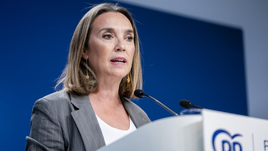 Archivo - La secretaria general del PP, Cuca Gamarra, ofrece una rueda de prensa en la sede del partido.