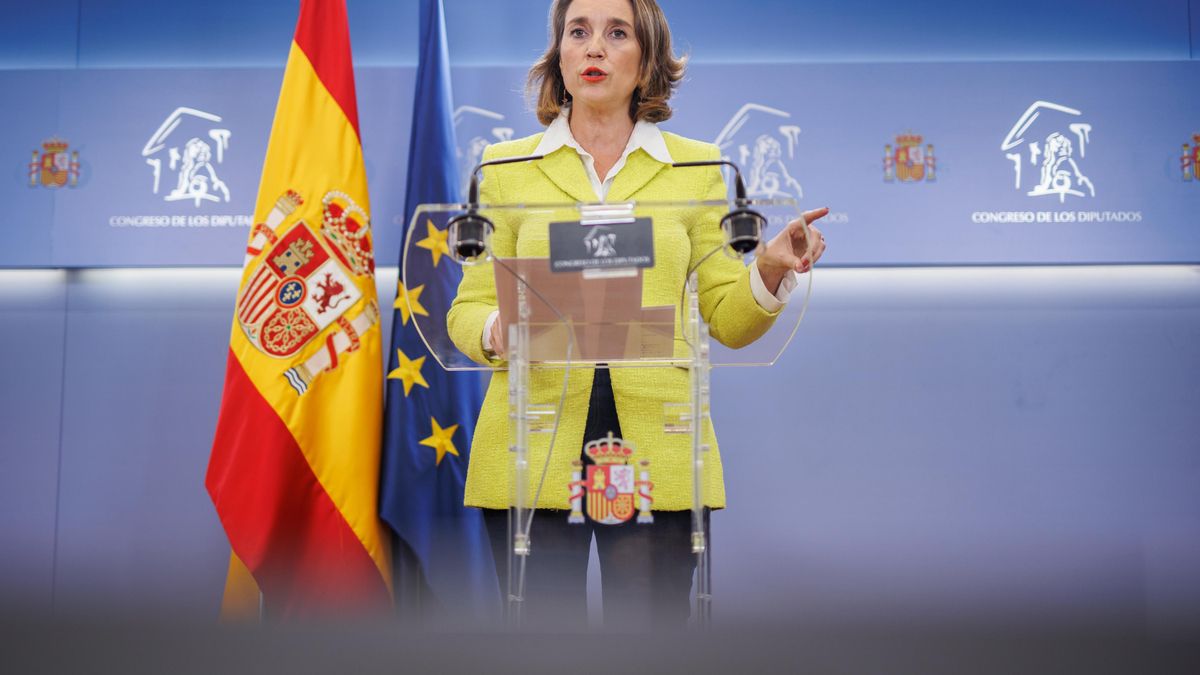 La secretaria general del Partido Popular, Cuca Gamarra, en una rueda de prensa posterior a la Junta de Portavoces en el Congreso de los Diputados, a 18 de noviembre de 2022, en Madrid (España).