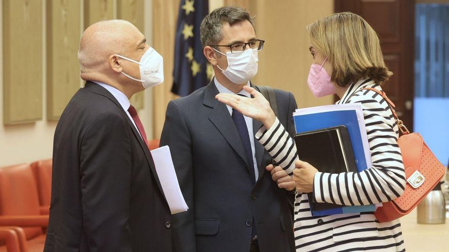 El Gobierno se compromete a "bajar la luz, la gasolina y el gas" el 29 de marzo