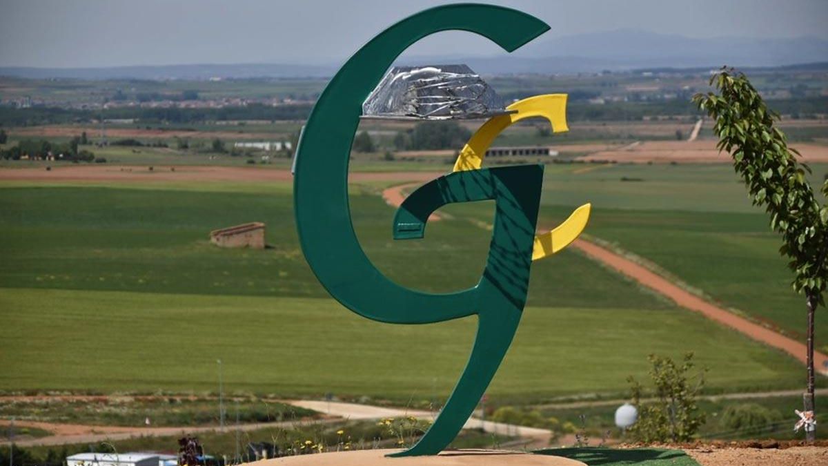 Instalación de Marcos Pérez titulada 'Honor y Sacrificio' en Fáfilas.