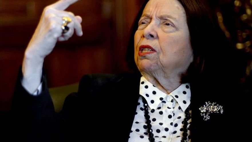 Nélida Piñón critica el patriarcado familiar en "La camisa del marido"