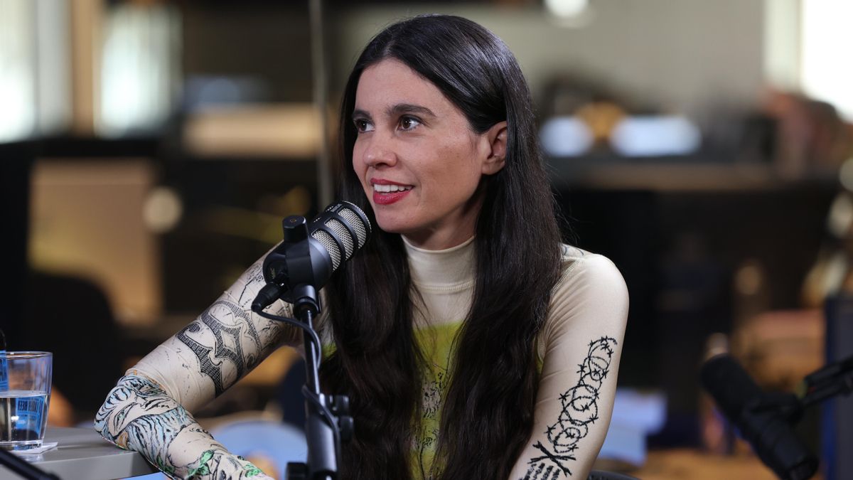 Javiera Mena, en el encuentro con socias y socios de elDiario.es: “Da miedo acercarse al dolor porque te hace no ser productivo, algo que hoy nadie se permite”
