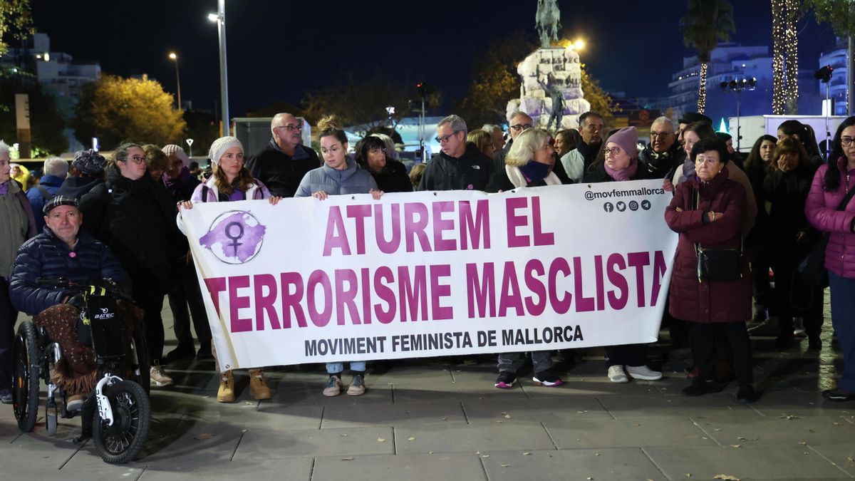 Concentración de condena del asesinato machista de una mujer en Can Pastilla (Mallorca).