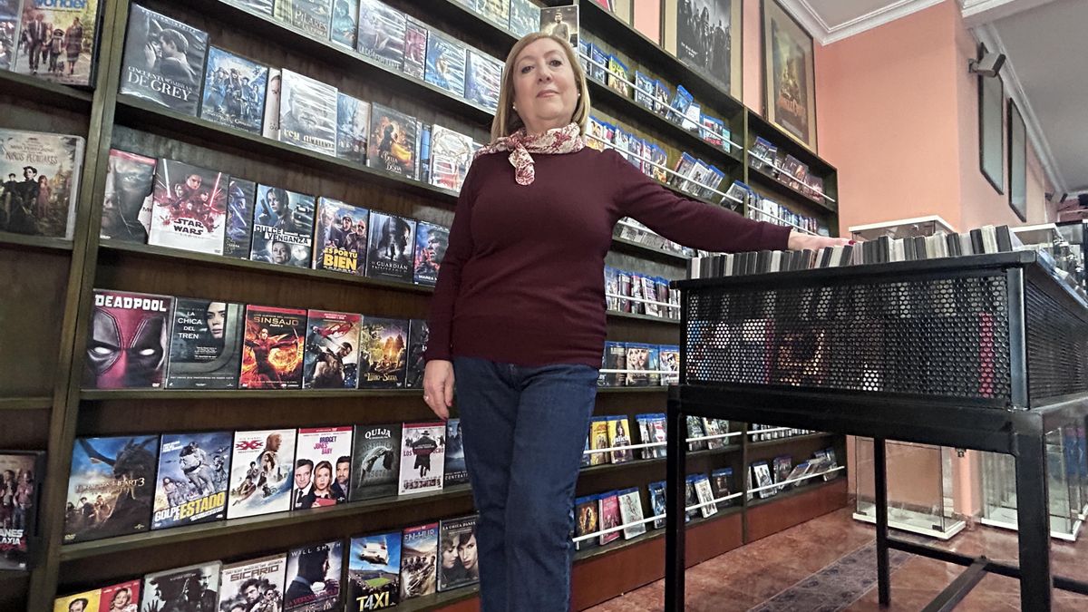 Baja la persiana el último videoclub de Sevilla: "Han sido más de 33 años, pero el negocio no aguanta más"