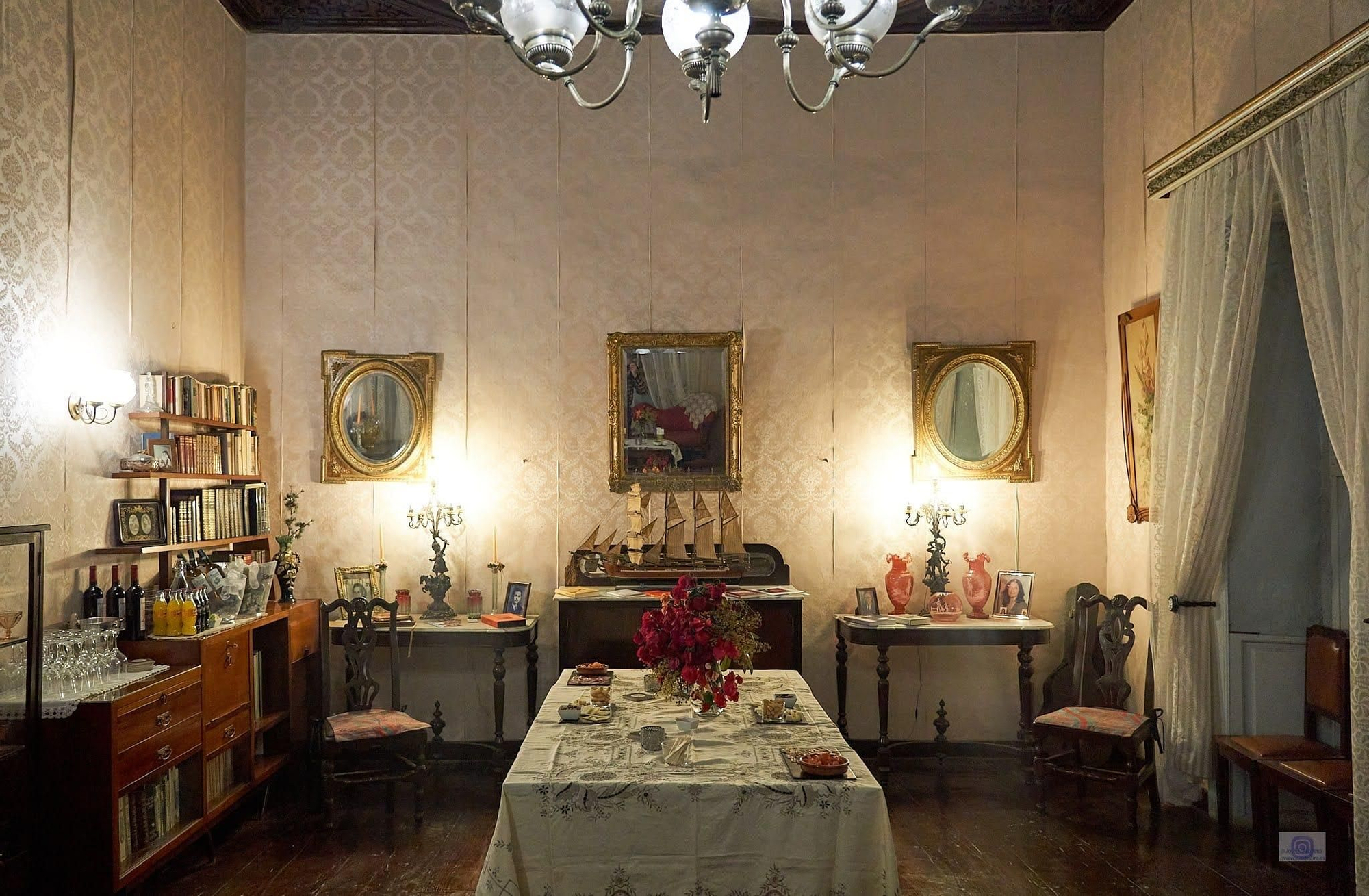 Salón de la casa Tey donde se celebran las tertulias.