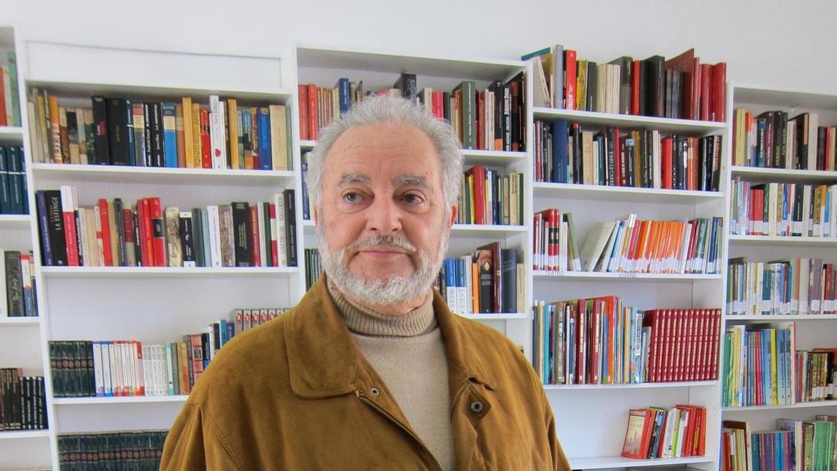 Anguita pide la unión de IU y Podemos con un "programa común", pero no ve "probable" una candidatura única, de momento