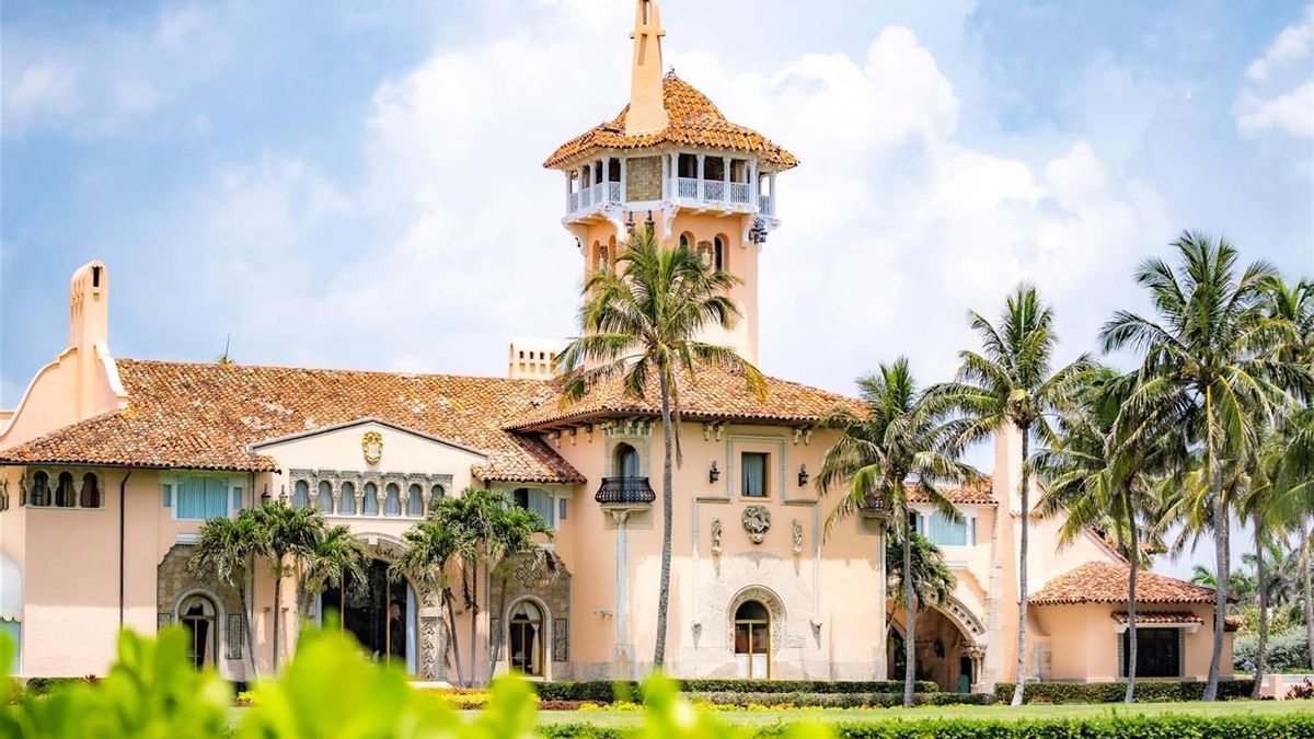 Fachada de la casa principal de Mar-a-Lago, cuyas paredes fueron decoradas con falsos azulejos de Carlos V