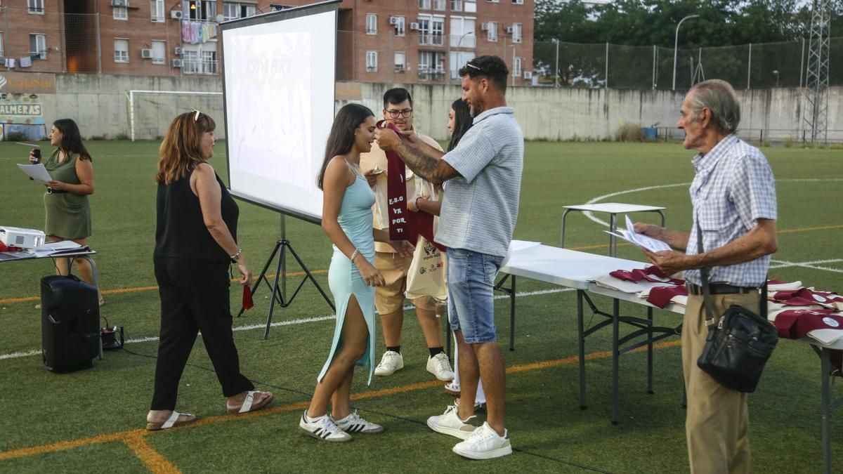 Homenaje a alumnos de Las Palmeras tras graduarse