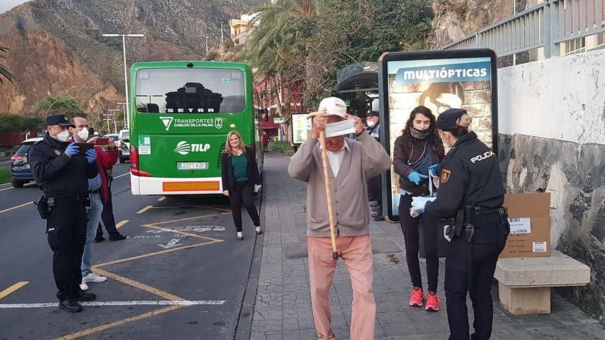Sanidad mantiene el uso de mascarillas en el transporte público y en los espacios en los que no se pueda mantener la distancia interpersonal