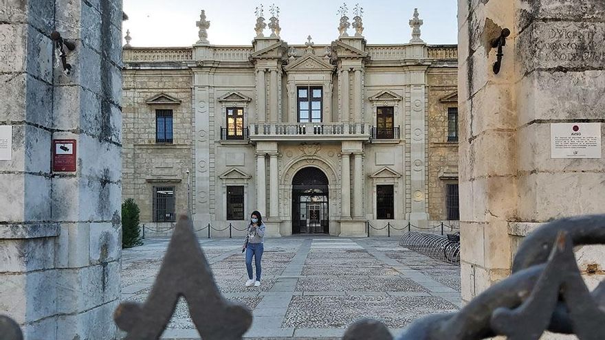 El PP de Andalucía presume de instaurar las tasas universitarias más bajas de España... que llevan siéndolo desde 1992