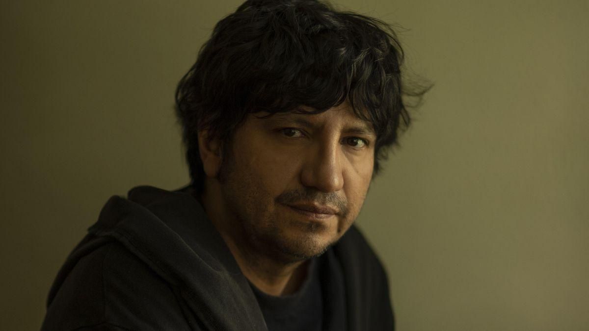 El escritor chileno Alejandro Zambra aborda la paternidad en 'Literatura infantil'.