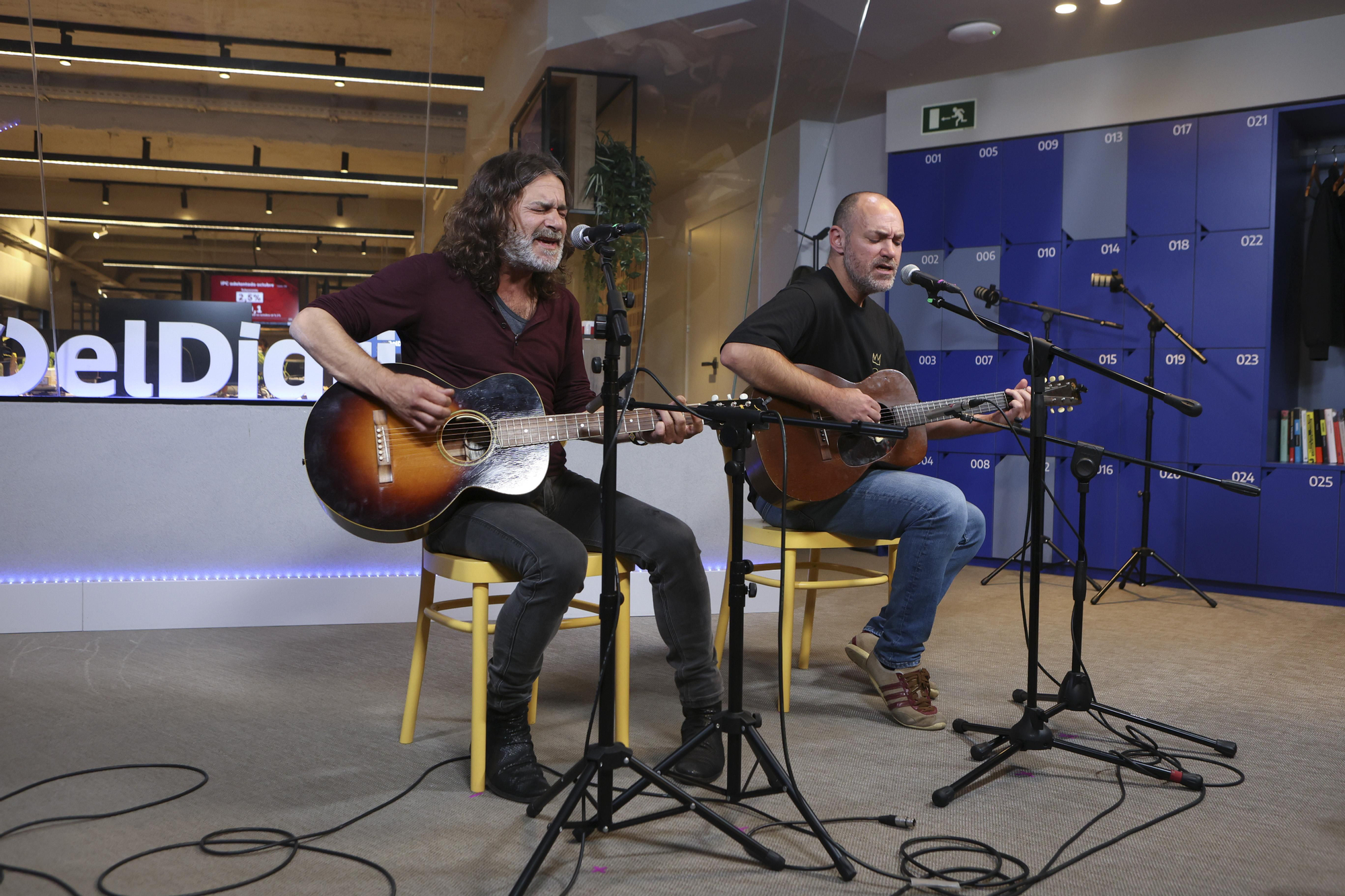 Quique González en la redacción de elDiario.es