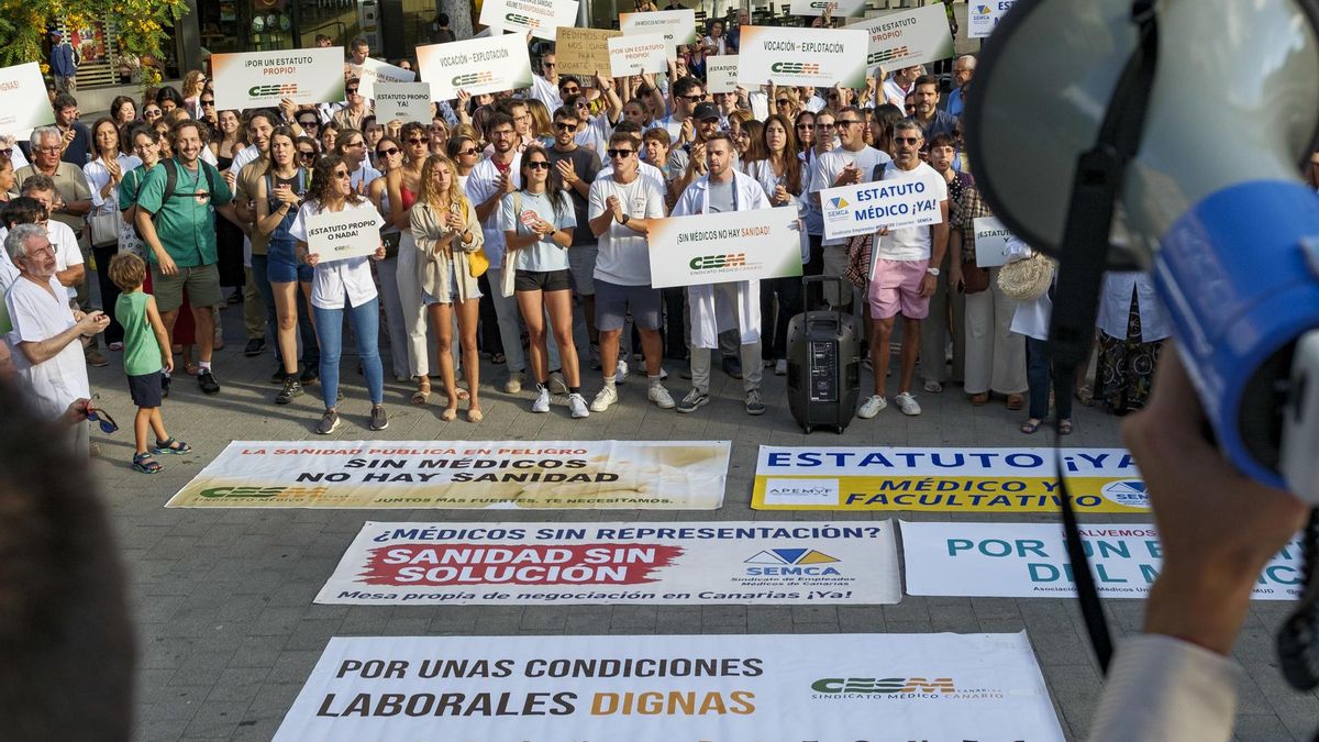 Los médicos canarios salen a la calle contra el Servicio Canario de Salud y mantienen la huelga