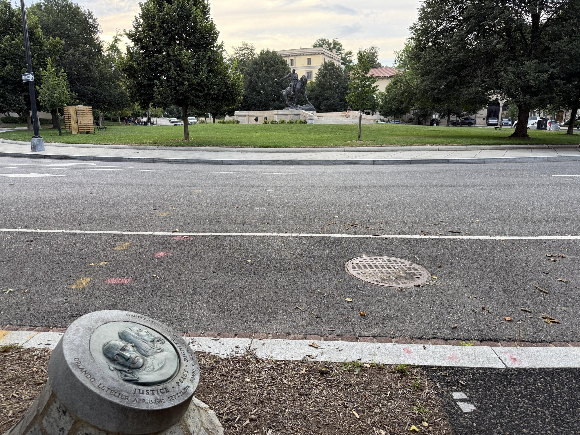 Placa en recuerdo al atentado contra Letelier en Sheridan Circle, Washington DC, el 12 de julio de 2026.