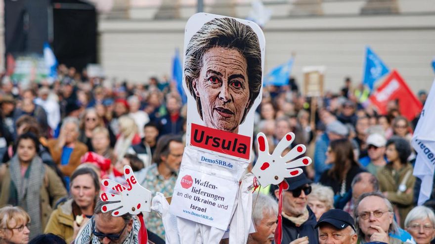 Una pancarta con la cara de la presidenta de la Comisión Europea en una protesta propalestina, este viernes en Berlín