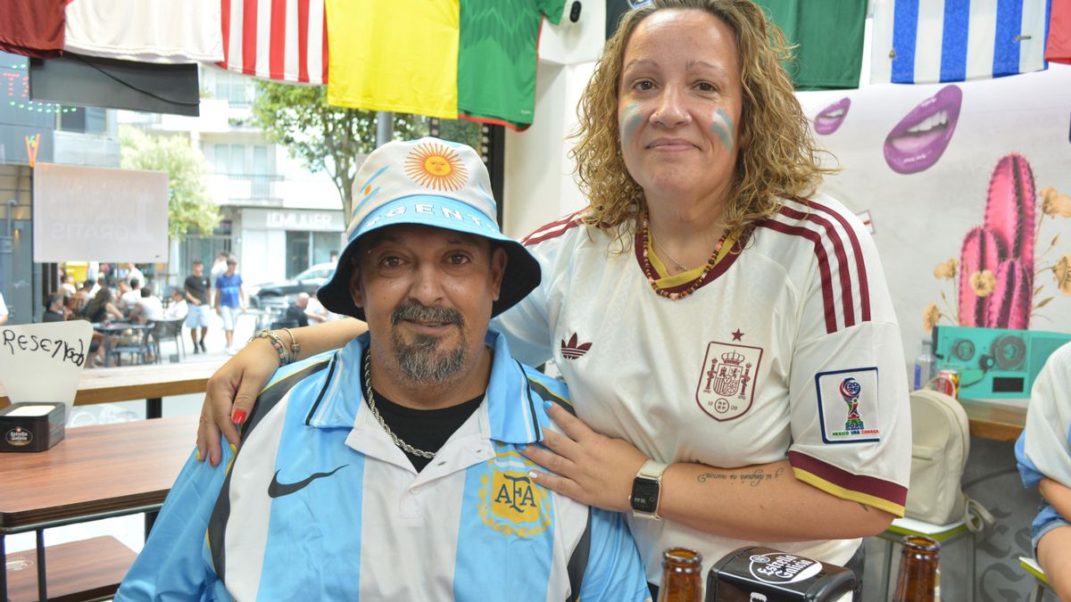 Matías y Rochy posan antes del inicio de la final