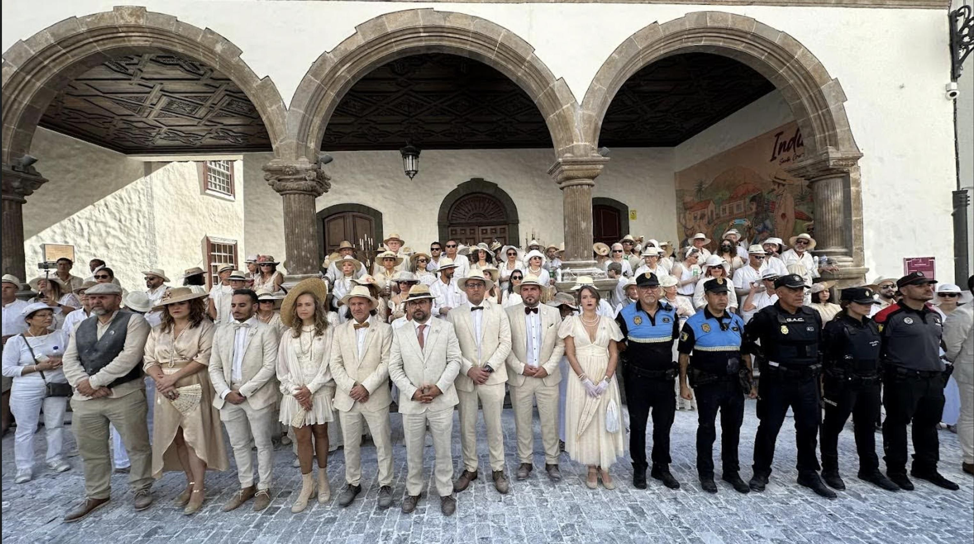 Minuto de silencio por los dos guardias civiles muertos en Cádiz.