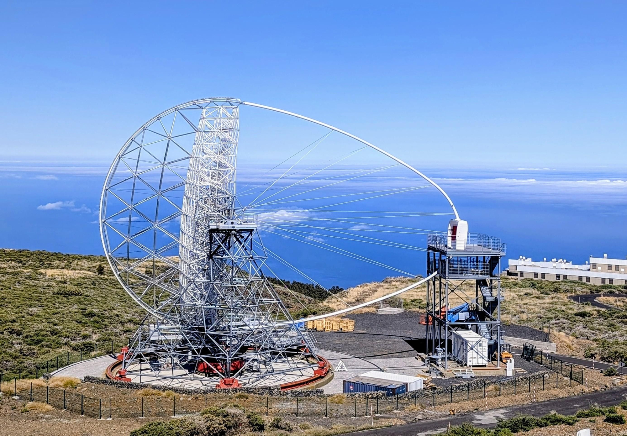 Uno de los telescopios LST de la Red Cherenkov en el Observatorio del Roque de Los Muchachos.
