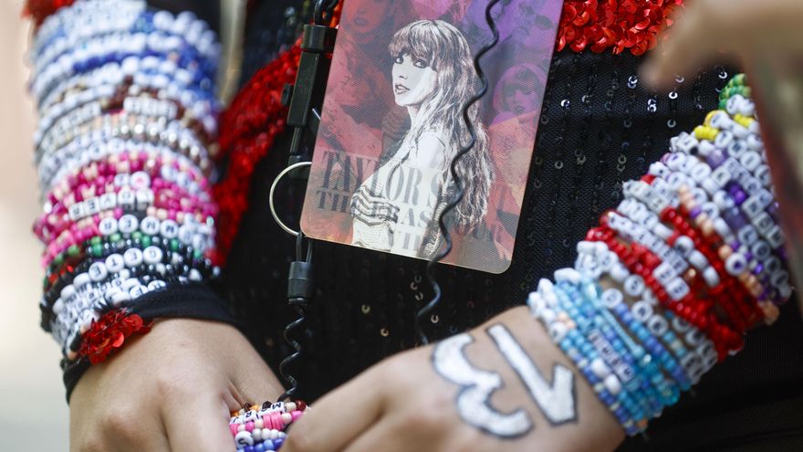 Taylor Swift une a madres e hijas bajo el sol de las enormes colas de su concierto: "He hecho un máster apresurado"