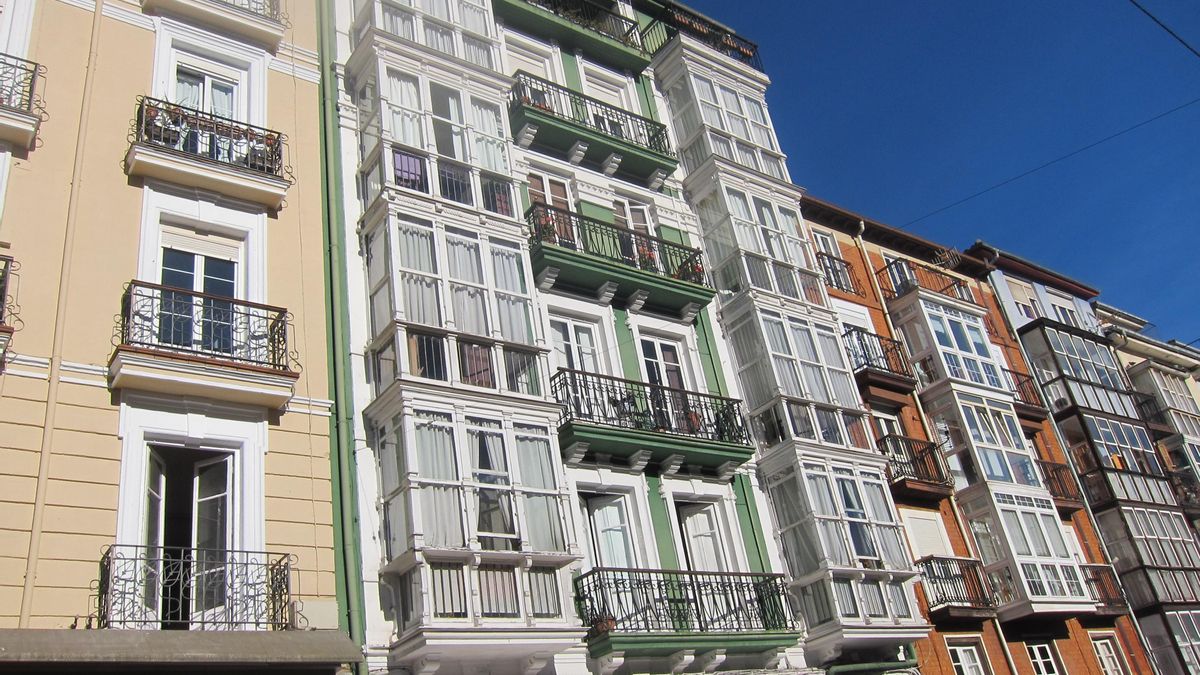Archivo - Viviendas en Santander.- Archivo