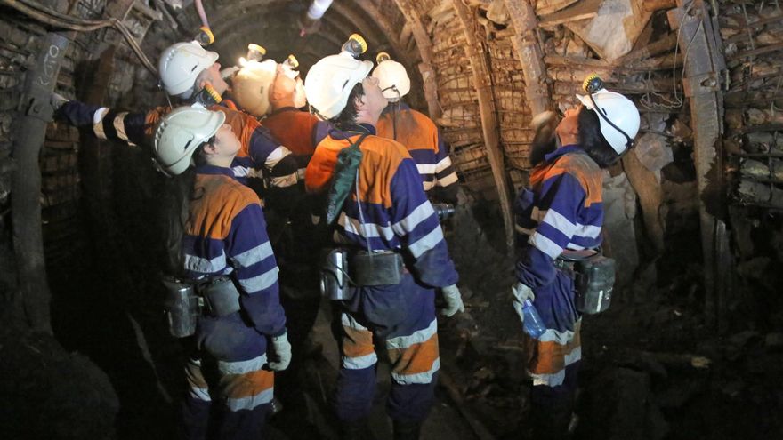 La mina asturiana de 140 kilómetros de galerías y cuya visita incluye poder picar carbón o subirte al tren de los mineros