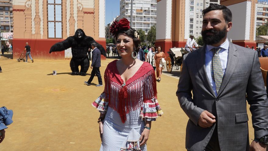 Macarena Olona, disfrazada en mayo en la Feria de Sevilla.