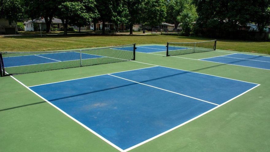 Demostración de pickleball en el club deportivo del Círculo de Amistad
