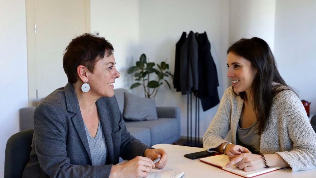 Irene Montero se reúne con Bildu para intercambiar impresiones sobre la investidura y la nueva legislatura