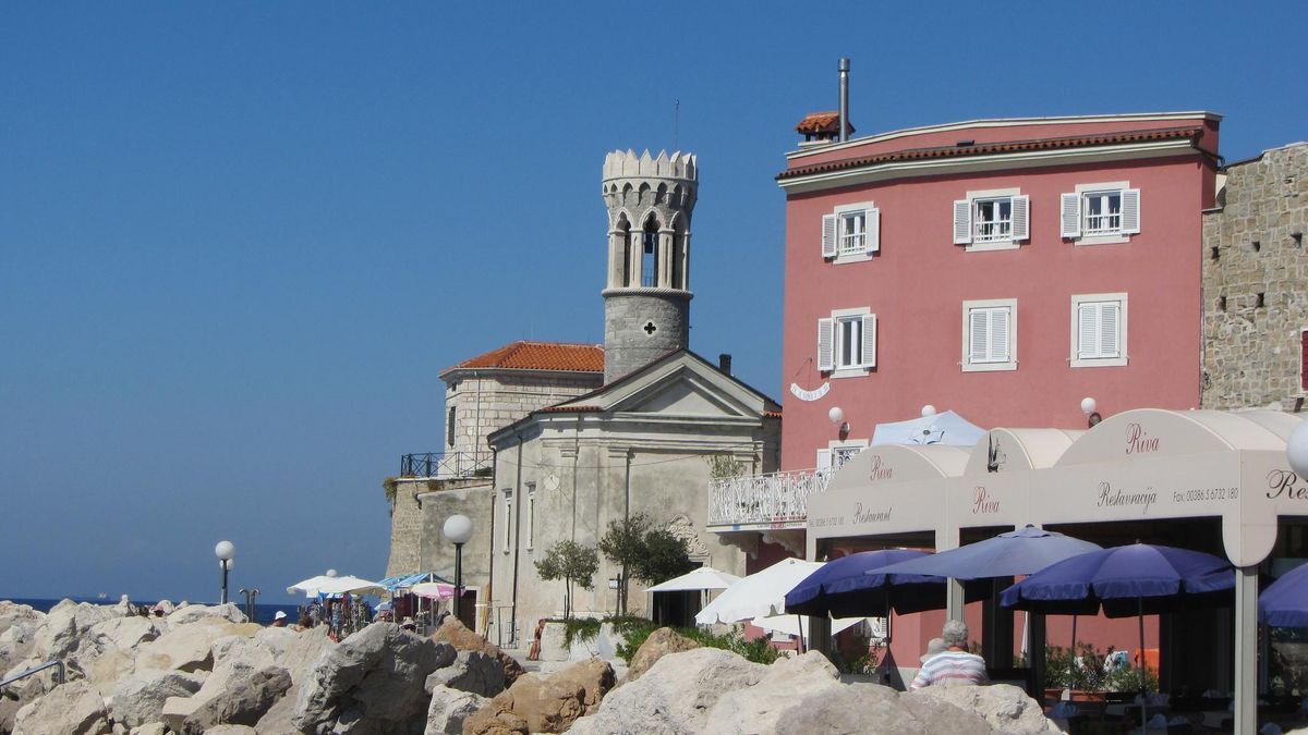 La torre del faro que le da nombre a Piran. Aquí Roma instaló un fuego para alertar a los barcos en el siglo II antes de Cristo.