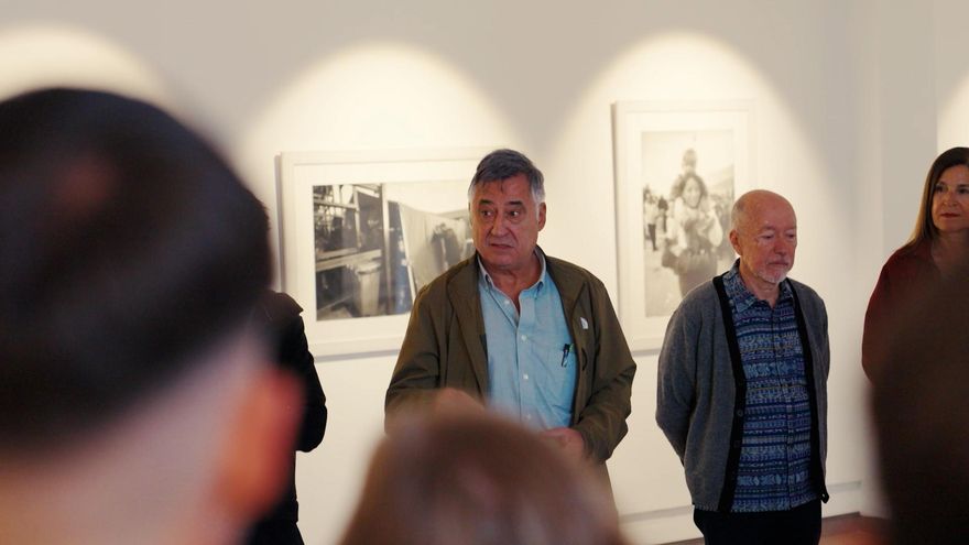 El fotoperiodista Gervasio Sánchez reivindica la vida que se abre paso en el horror de la guerra