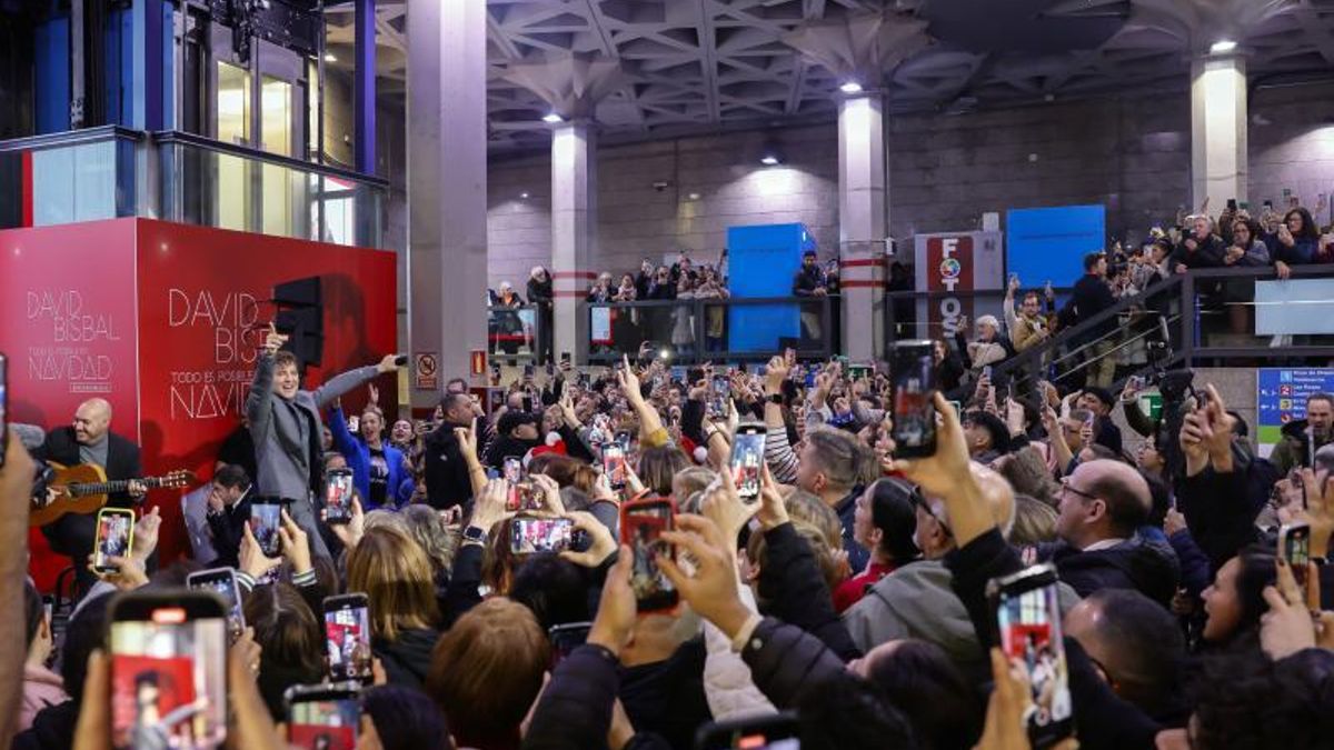 Bisbal colapsa el paso por la estación de Metro de  Sol con un concierto sorpresa montado por la Comunidad de Madrid