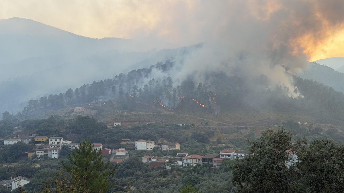 El segundo golpe del incendio en Las Hurdes: la batalla para evitar que las cenizas contaminen el agua