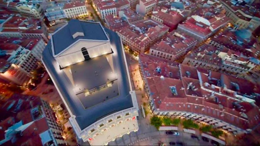 Una terraza con suelo fotovoltaico y vistas de impresión sobre el Teatro Real de Madrid