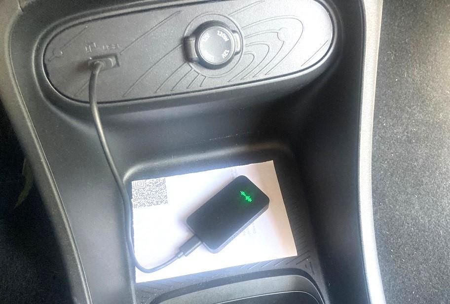 Imagen del dispositivo necesario para vincular el móvil al sistema multimedia.