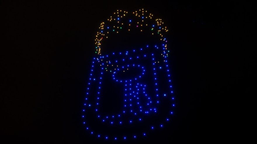 La empresa que contrató Almeida para los drones que desbordaron Lago ofreció antes Alcalá un evento con 23.000 asistentes