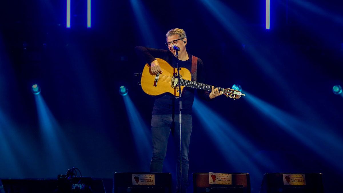 El cantantautor canario, Pedro Guerra, en un concierto en Madrid.