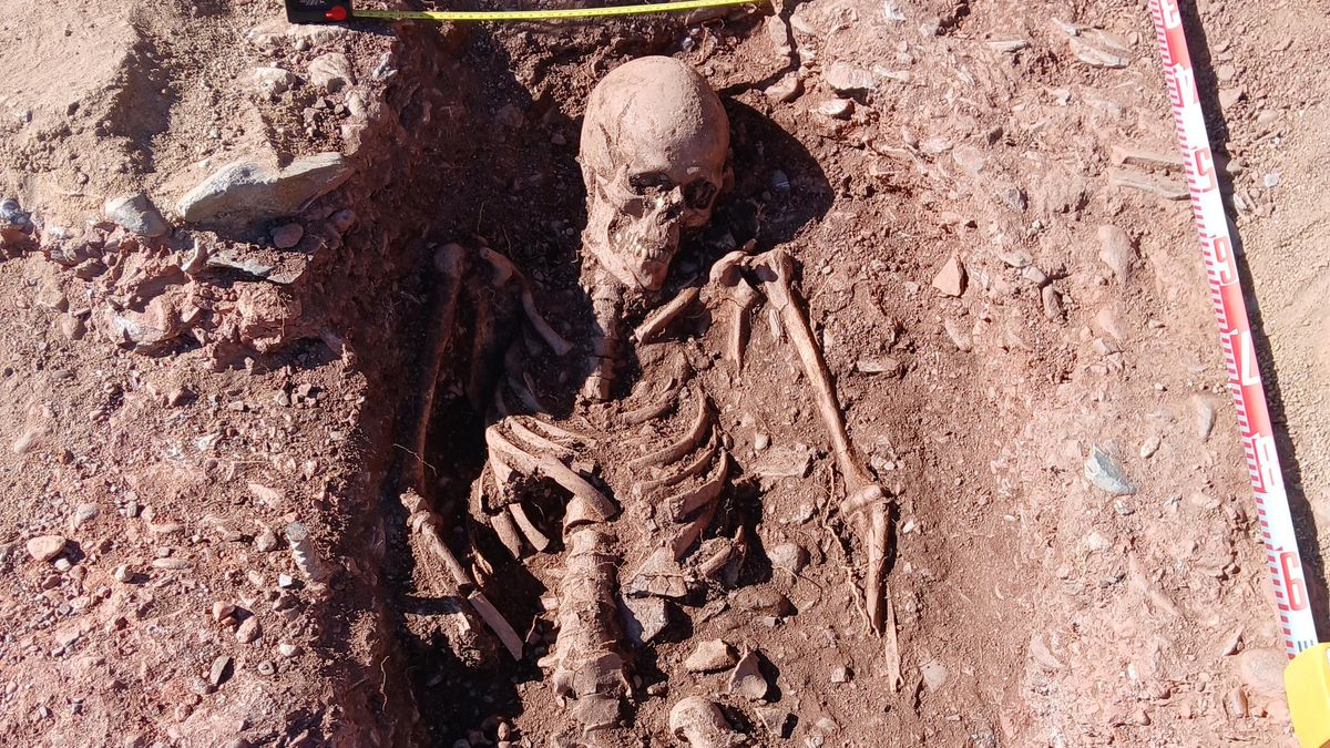 Hallan entierros humanos en el entorno del monasterio de Sant Llorenç del Munt, en la cima de la Mola