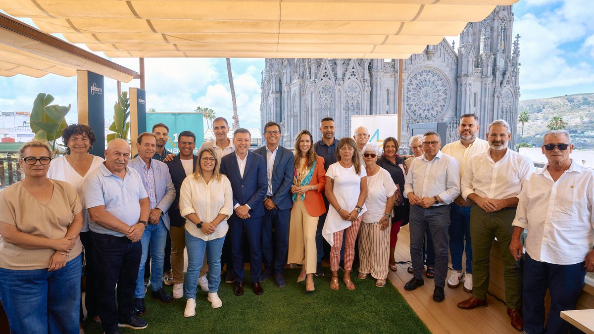 Firma de la alianza entre Primero Canarias y Coalición Canaria.