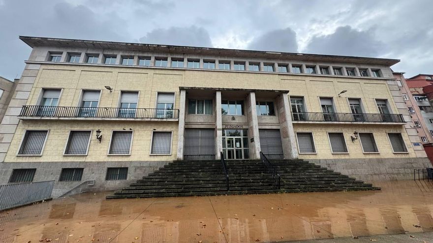 Edificio de los Juzgados de Santander en el que se encuentran los bajorrelieves.