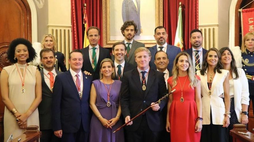El nuevo equipo de gobierno del Ayuntamiento de Badajoz.