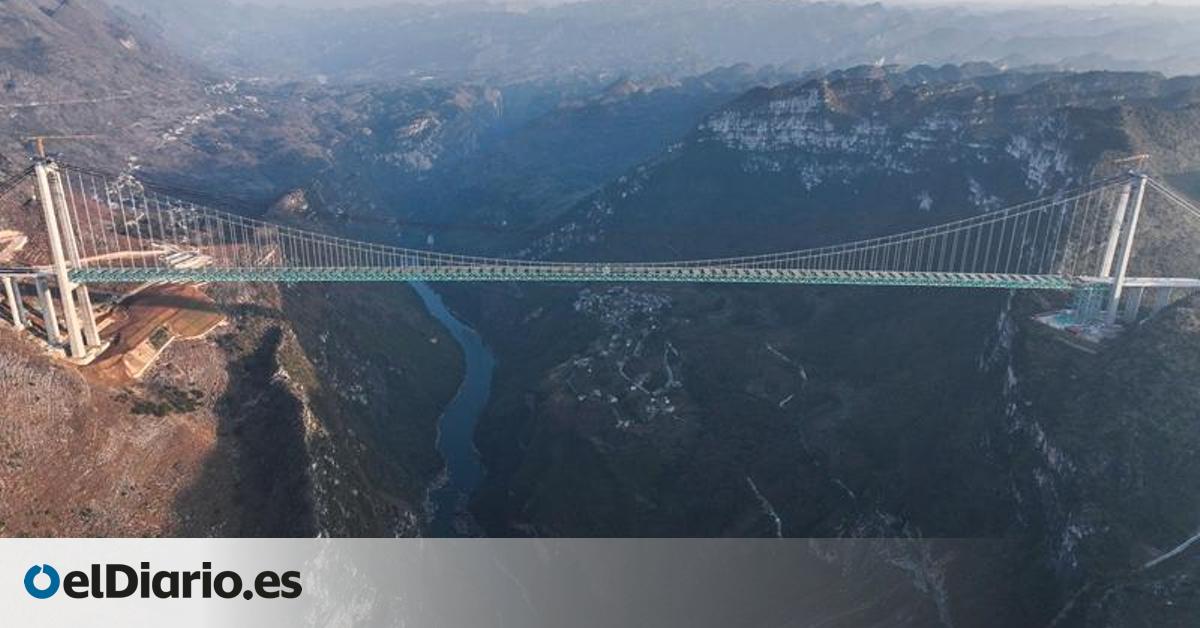 China inaugura el puente más alto del mundo y lo convierte en algo más que un paso entre montañas