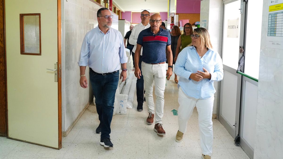 El consejero de Educación y la alcaldesa de Ingenio visitan el CEIP Poeta Tomás Morales en Ingenio (1)