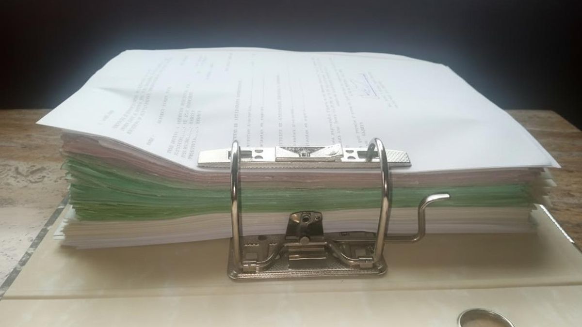 La vida laboral de un minero lacianiego en un archivador