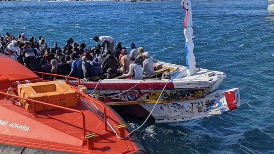 Llega un cayuco a El Hierro con 175 ocupantes, entre ellos un cadáver y nueve bebés