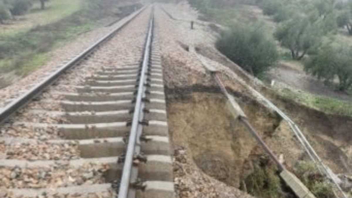 Una decena de incidencias por el temporal mantiene cortados los trenes desde enero entre Jaén y Córdoba